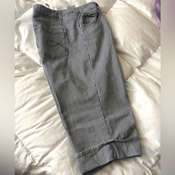 100% cotton Conductor stripe capris - Picture 5 of 16